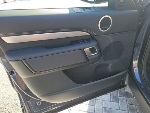 New 2025 Land Rover Discovery Dynamic SE image 23