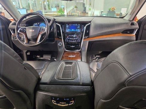 Used 2018 Cadillac Escalade ESV Luxury AWD/4WD image 9