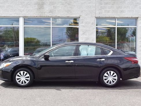 Used 2018 Nissan Altima 2.5 S w/ S Convenience Package FWD image 2