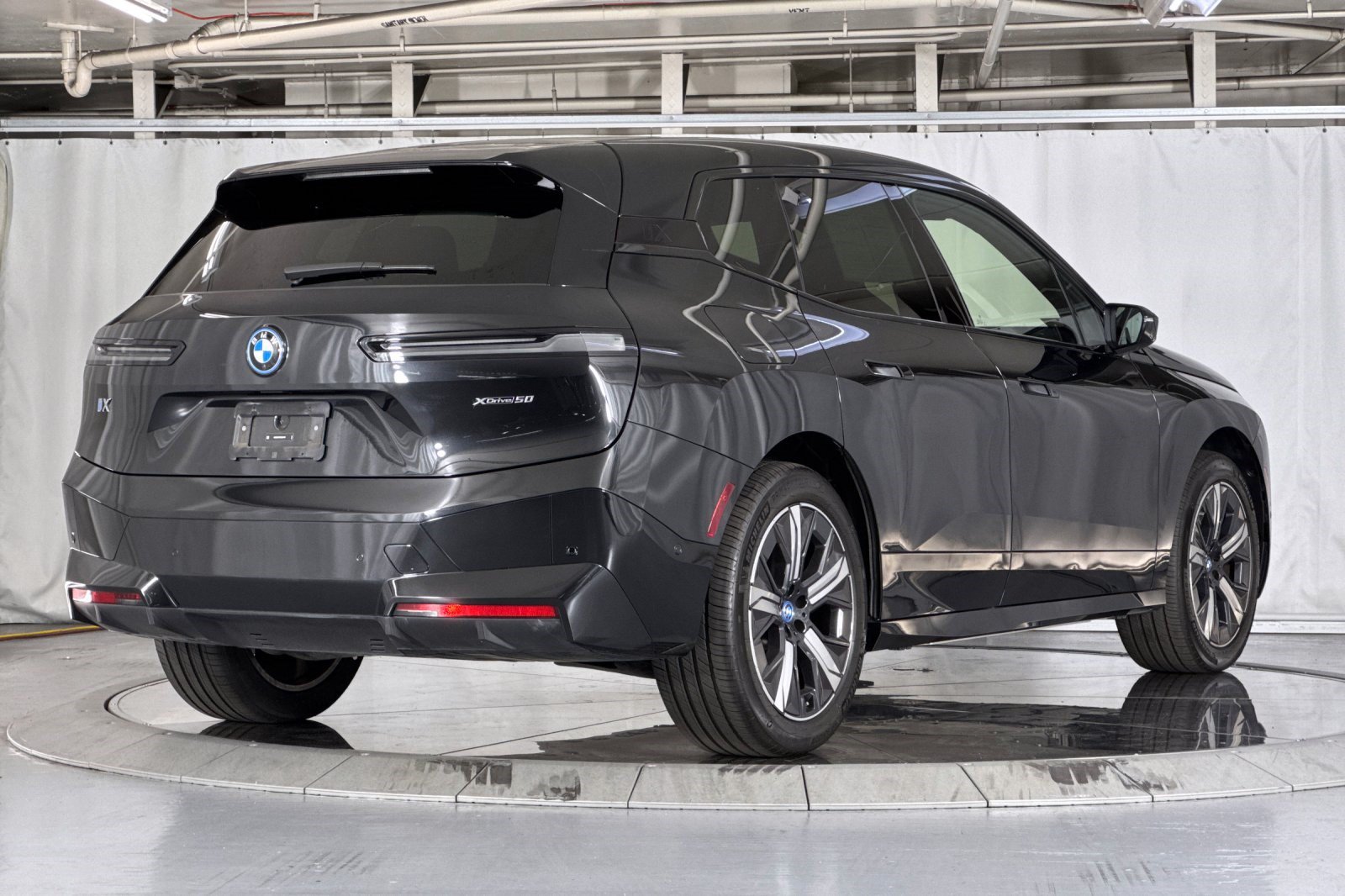 Used 2025 BMW iX xDrive50 AWD/4WD image 9