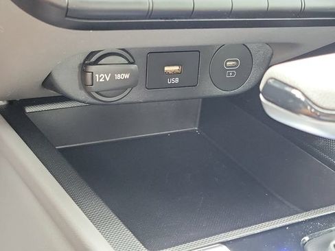 Used 2025 Hyundai Elantra SE FWD image 12