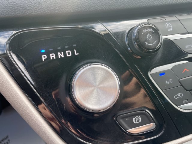 Used 2019 Chrysler Pacifica Touring Plus w/ Tire & Wheel Group FWD image 15