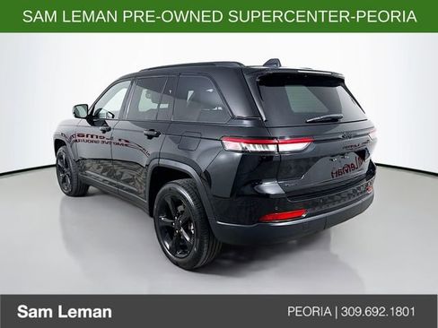 Used 2023 Jeep Grand Cherokee Altitude AWD/4WD image 5