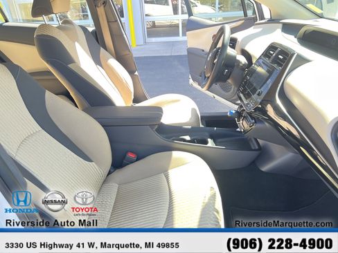 Used 2016 Toyota Prius Two FWD image 25