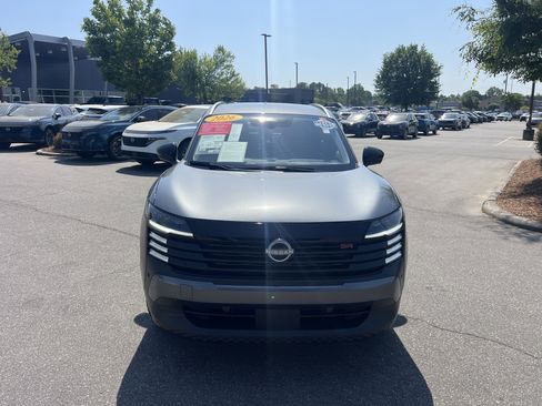 Used 2026 Nissan Kicks SR FWD image 2