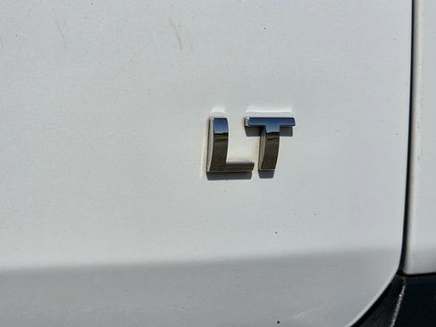 Used 2023 Chevrolet Traverse LT image 34