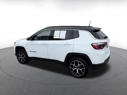 Used 2025 Jeep Compass Limited image 11