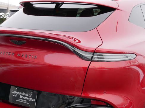 Used 2022 Aston Martin DBX image 17