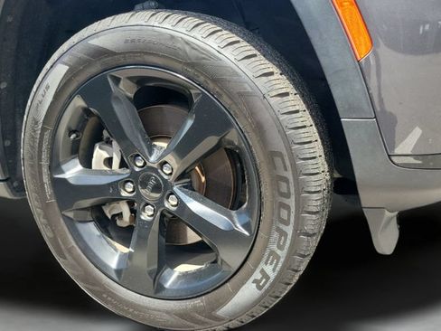 Used 2023 Jeep Grand Cherokee L Laredo RWD image 10