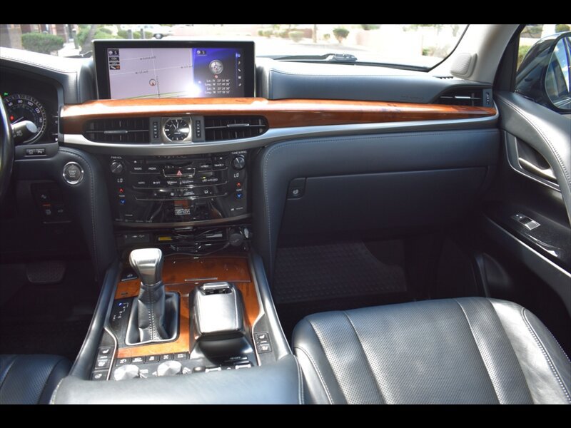 Used 2018 Lexus LX 570 4WD w/ Luxury Package image 32