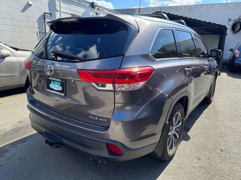 Used 2019 Toyota Highlander XLE image 4
