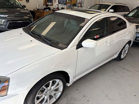 Used 2011 Mitsubishi Galant SE image 3
