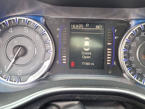 Used 2015 Chrysler 200 Limited w/ Convenience Group FWD image 17