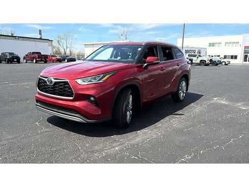 New 2026 Toyota Highlander Platinum AWD/4WD image 3