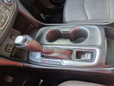 Used 2018 Chevrolet Equinox Premier image 12