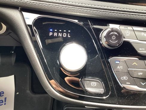 New 2027 Chrysler Pacifica Select FWD image 34