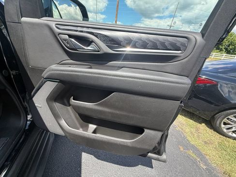 Used 2024 GMC Yukon Denali AWD/4WD image 24