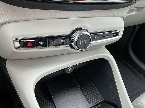 New 2026 Volvo XC40 B5 Ultra w/ Climate Package AWD/4WD image 18