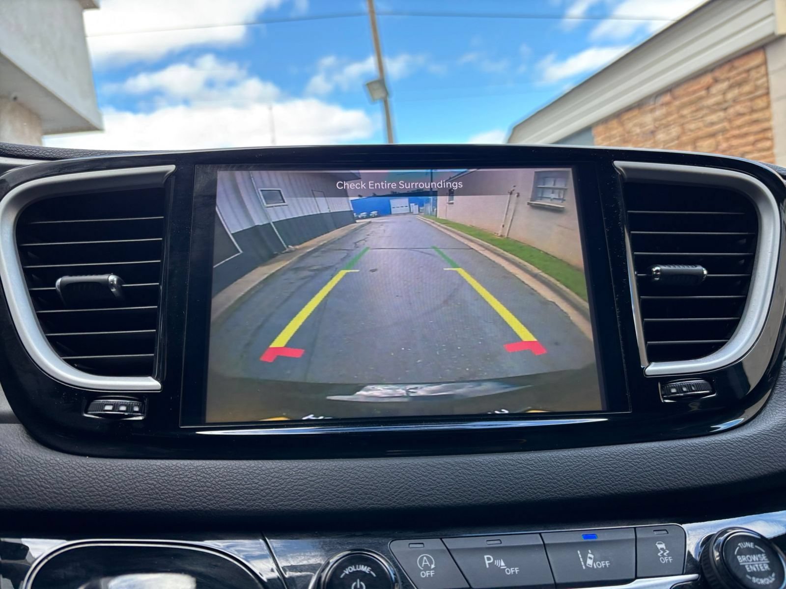 Used 2025 Chrysler Pacifica Select FWD image 25