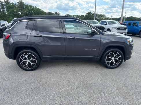 Certified 2024 Jeep Compass Limited AWD/4WD image 6
