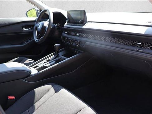 Used 2025 Honda Accord SE image 27
