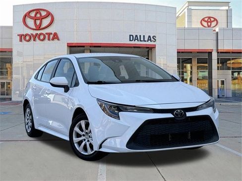 Used 2022 Toyota Corolla LE image 1