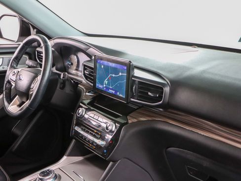 Used 2022 Ford Explorer Limited image 26