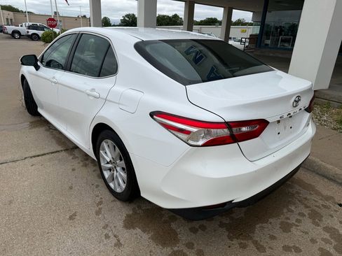 Used 2018 Toyota Camry LE FWD image 8