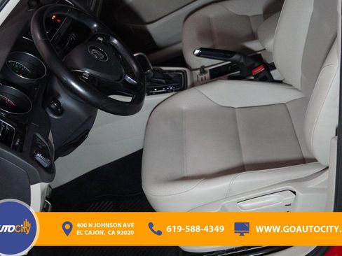 Used 2018 Volkswagen Golf S image 9