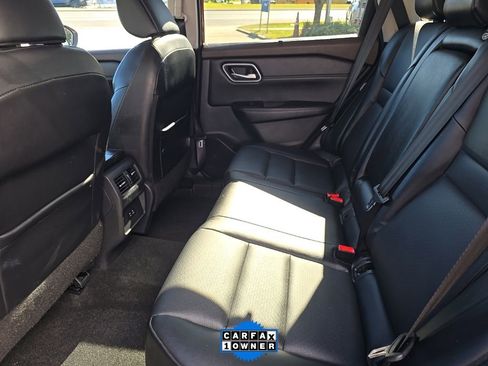 Used 2021 Nissan Rogue SV w/ Premium Package image 18