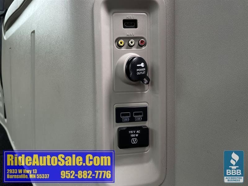 Used 2013 Chrysler Town & Country Touring-L w/ Driver Convenience Group FWD image 35