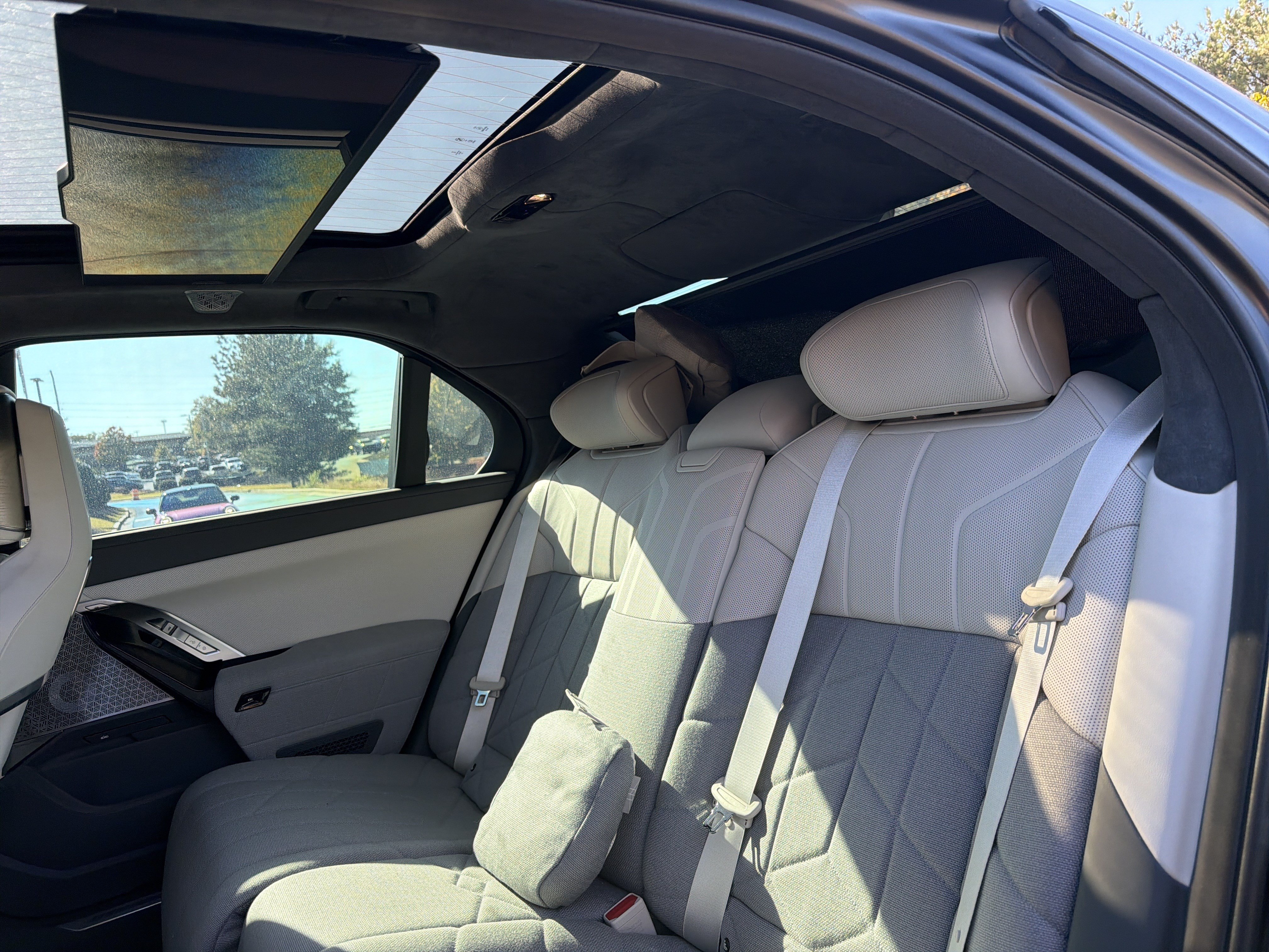 Used 2023 BMW i7 xDrive60 AWD/4WD image 8