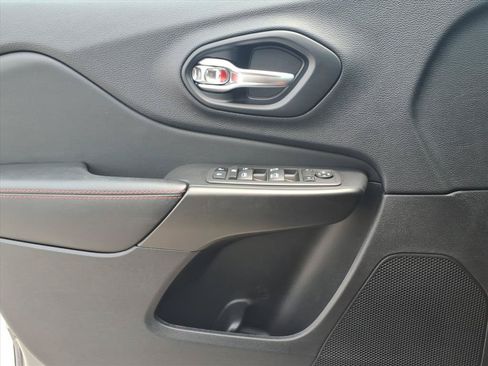 Used 2022 Jeep Cherokee Trailhawk AWD/4WD image 18