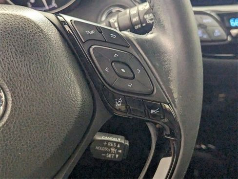 Used 2020 Toyota C-HR XLE image 27
