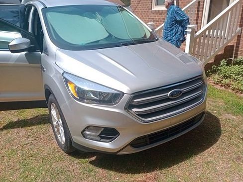 Used 2019 Ford Escape SE image 16