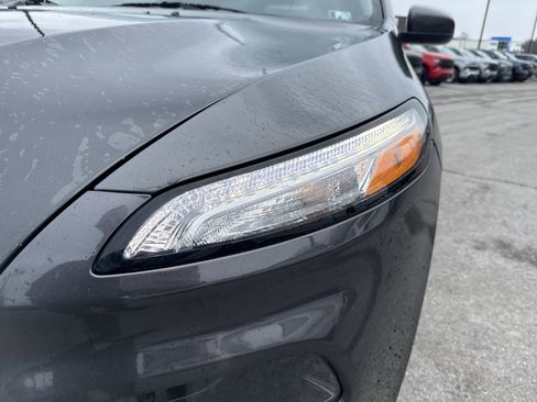 Used 2017 Jeep Cherokee Latitude w/ Comfort/Convenience Group image 9