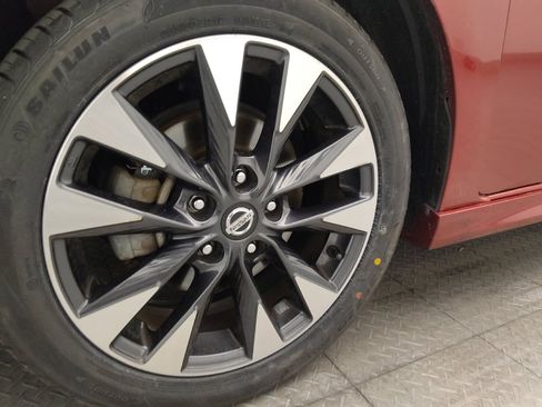 Used 2019 Nissan Sentra SR FWD image 31