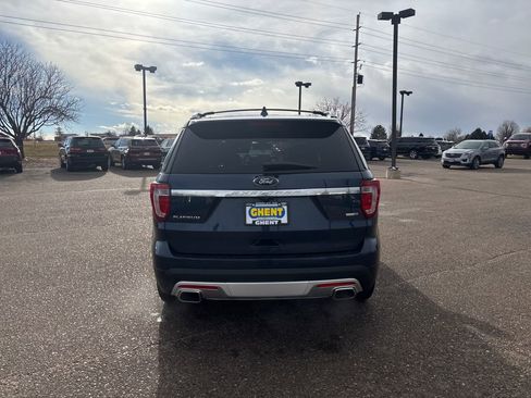 Used 2017 Ford Explorer Platinum image 4