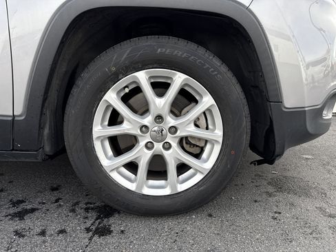 Used 2018 Jeep Cherokee Latitude image 24