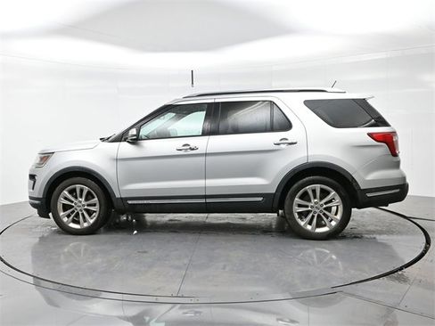Used 2018 Ford Explorer Limited w/ Equipment Group 301A image 4