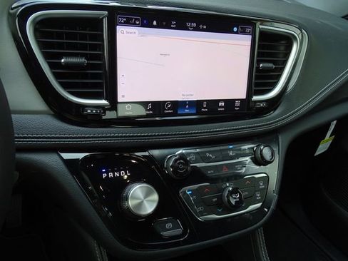 New 2024 Chrysler Pacifica Limited w/ S Appearance Package image 22