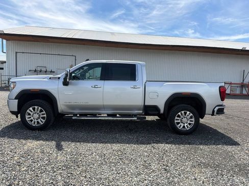 Used 2022 GMC Sierra 3500 Denali w/ Denali Ultimate Package AWD/4WD image 2
