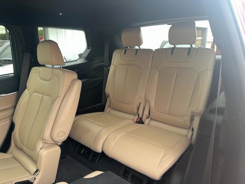 Used 2023 Jeep Grand Cherokee L Limited w/ Luxury Tech Group II AWD/4WD image 21