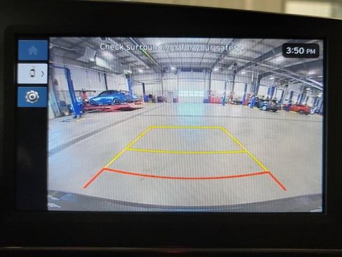 Used 2024 Hyundai Elantra SE FWD image 3