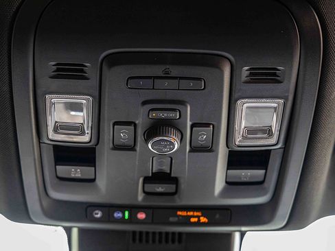 Used 2023 Chevrolet Tahoe High Country w/ Advanced Technology Package image 16