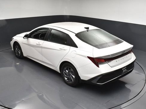 Used 2024 Hyundai Elantra SEL image 43