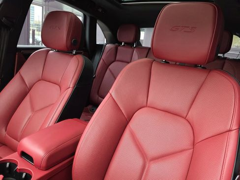 Certified 2025 Porsche Macan GTS AWD/4WD image 5