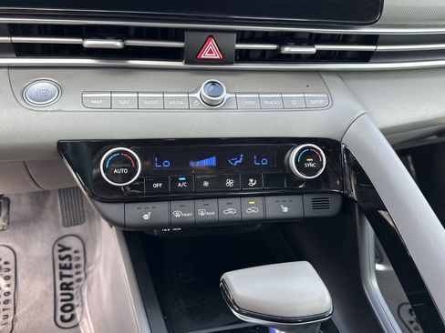 Used 2023 Hyundai Elantra SEL w/ Convenience Package image 25