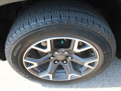 Used 2023 Jeep Wagoneer L Series III w/ Preferred Equipment Group image 27