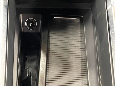 Used 2021 Audi e-tron Premium Plus w/ Premium Plus Package image 39